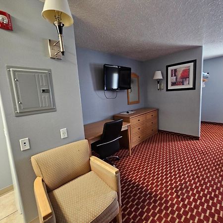 Executive Inn & Suites Extended Stay - ורנל מראה חיצוני תמונה