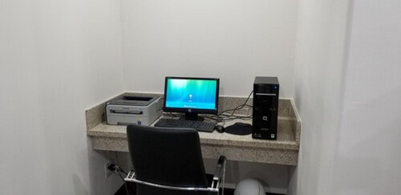 Executive Inn & Suites Extended Stay - ורנל מראה חיצוני תמונה