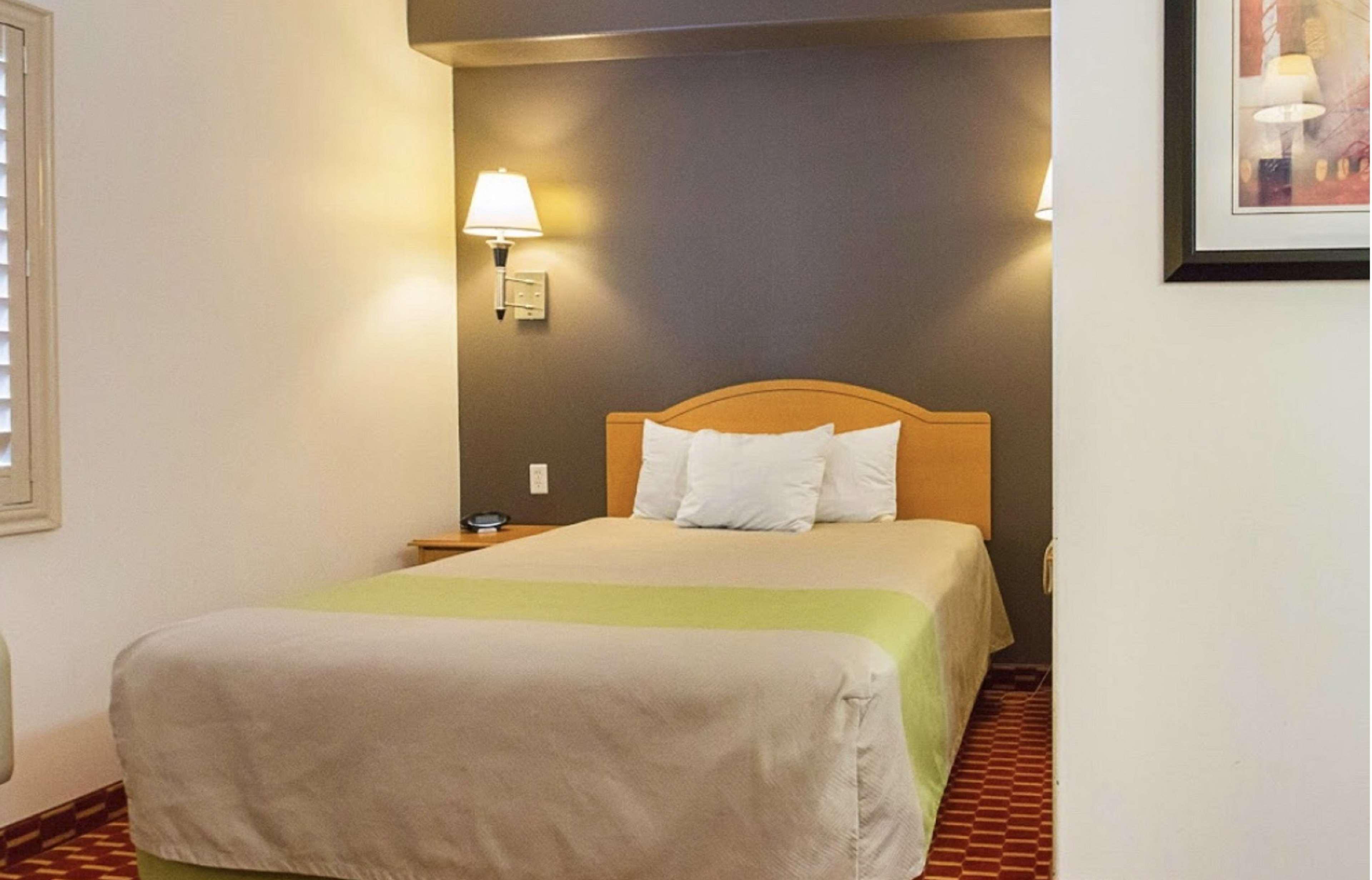 Executive Inn & Suites Extended Stay - ורנל חדר תמונה