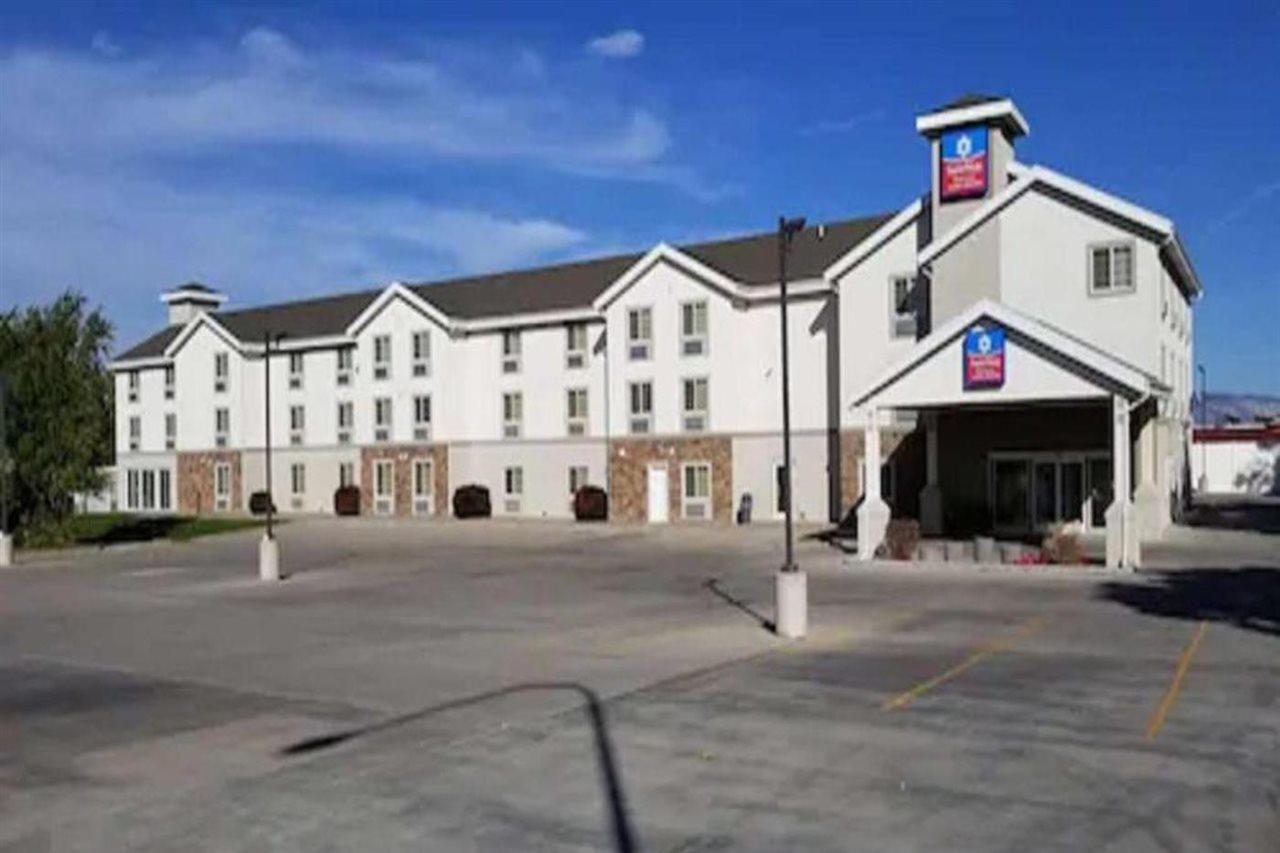 Executive Inn & Suites Extended Stay - ורנל מראה חיצוני תמונה