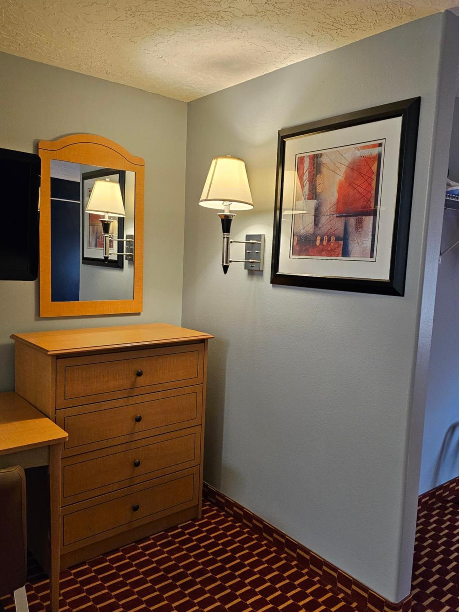 Executive Inn & Suites Extended Stay - ורנל מראה חיצוני תמונה