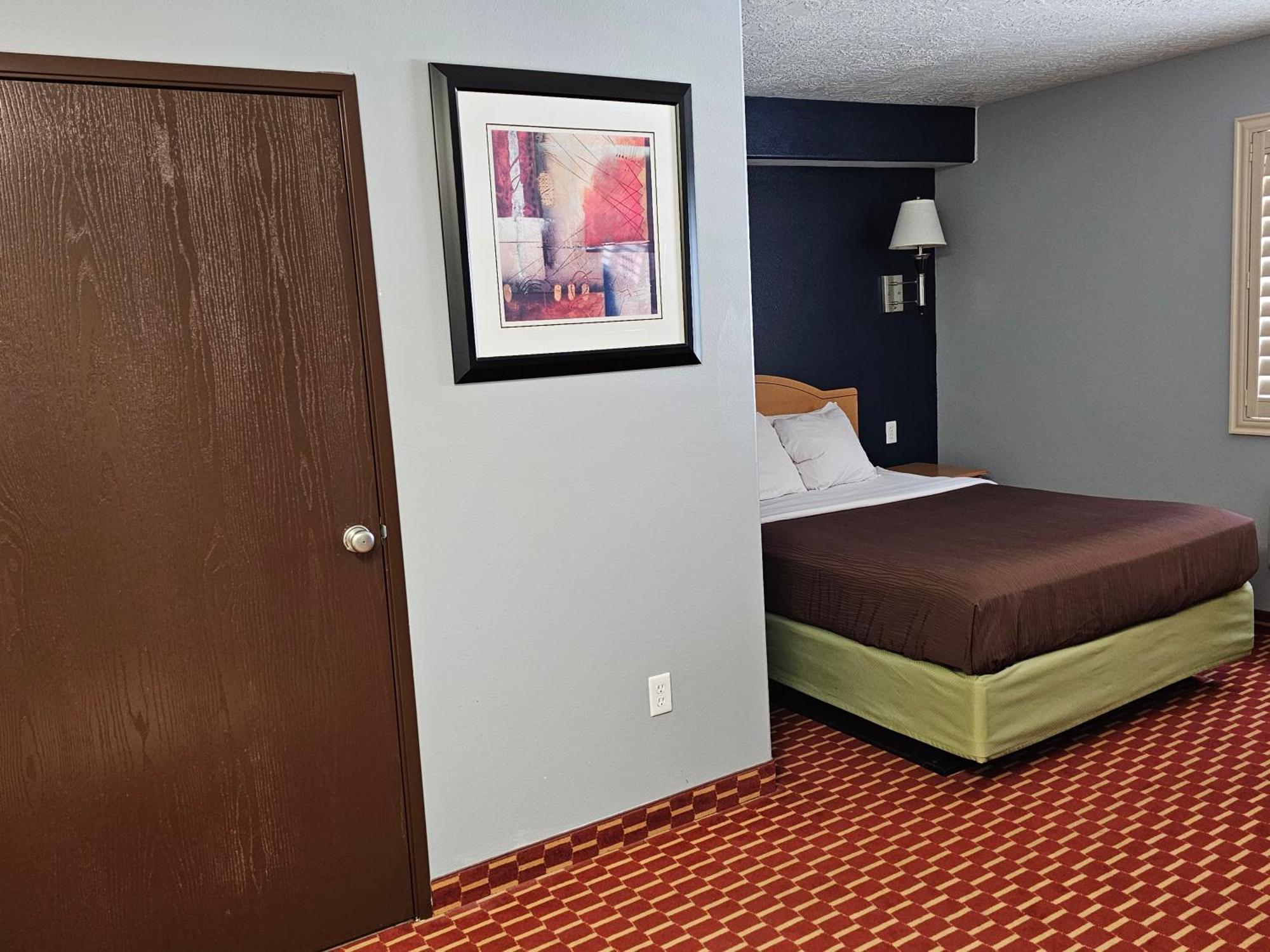 Executive Inn & Suites Extended Stay - ורנל מראה חיצוני תמונה