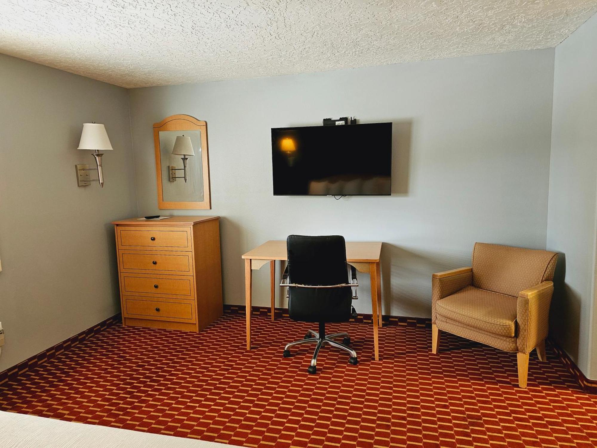 Executive Inn & Suites Extended Stay - ורנל מראה חיצוני תמונה