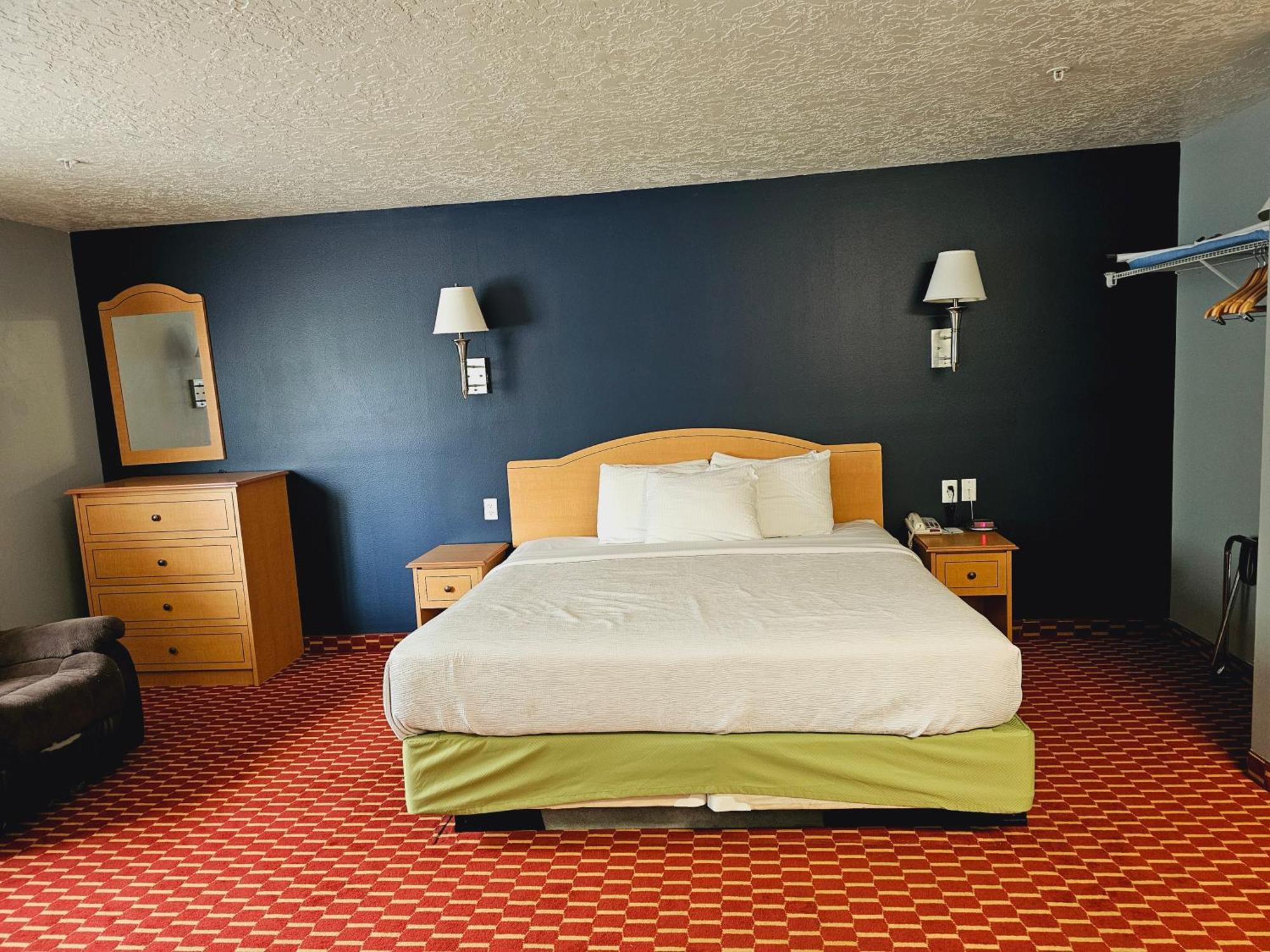 Executive Inn & Suites Extended Stay - ורנל מראה חיצוני תמונה