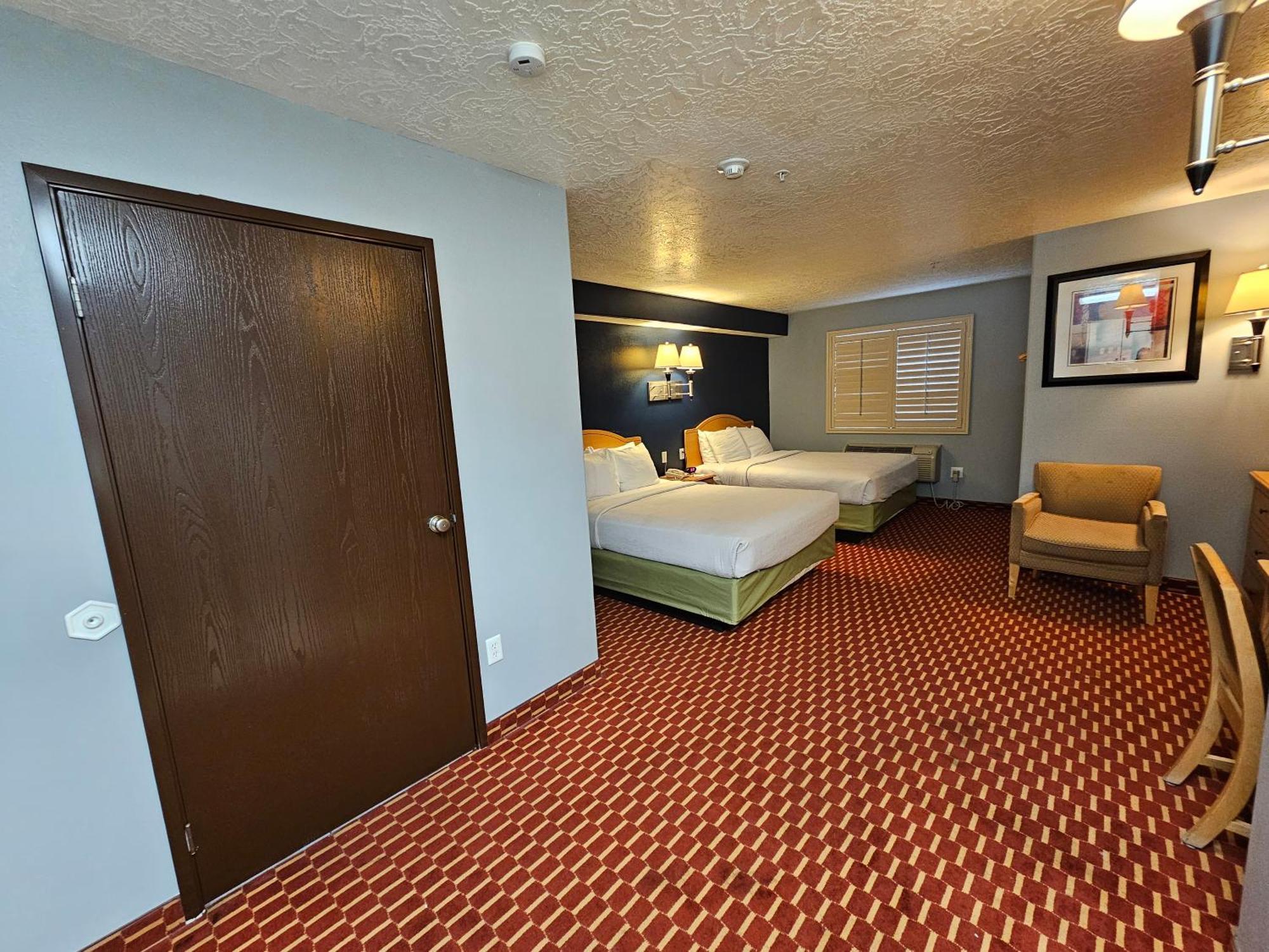 Executive Inn & Suites Extended Stay - ורנל מראה חיצוני תמונה