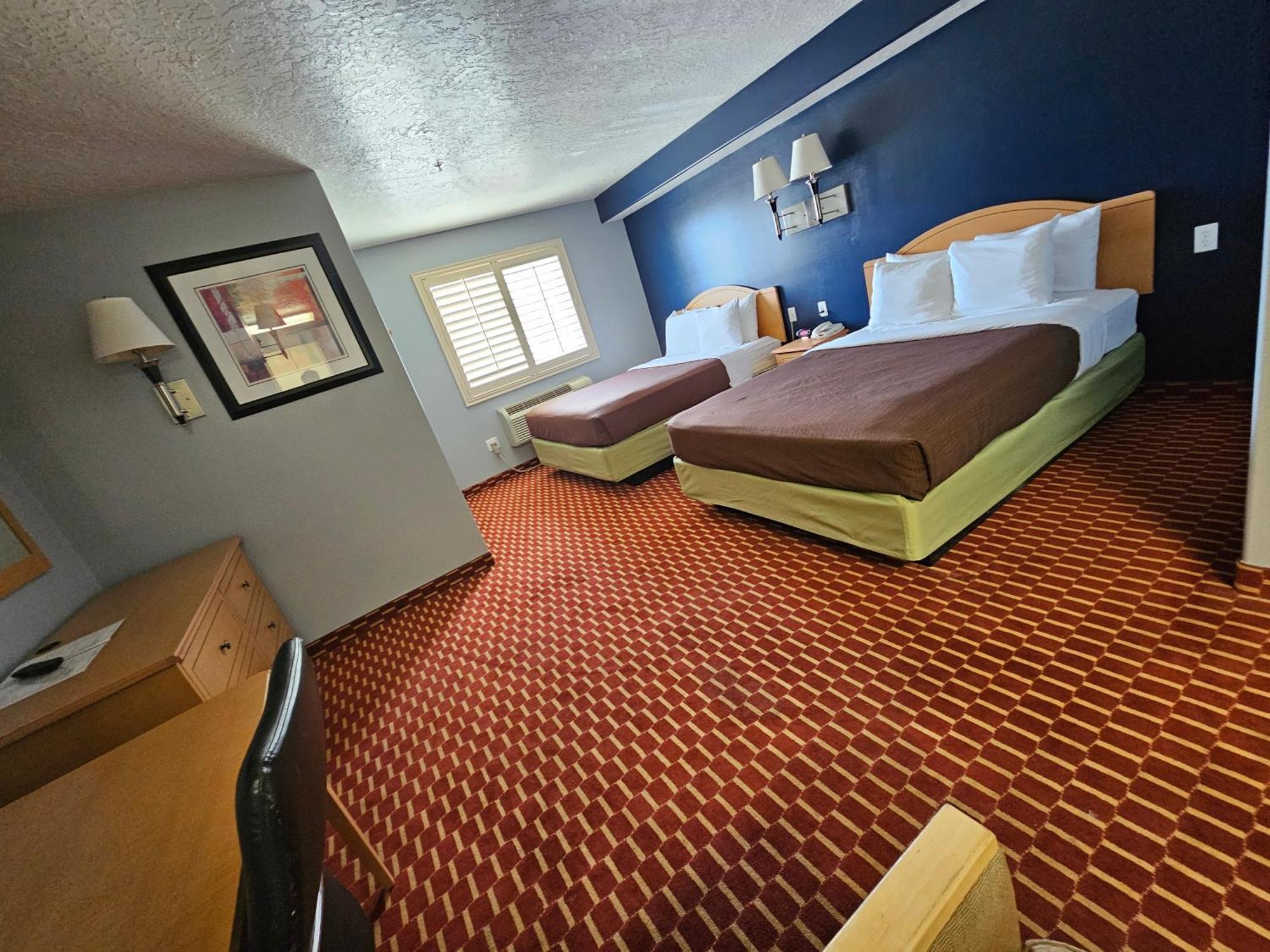 Executive Inn & Suites Extended Stay - ורנל מראה חיצוני תמונה