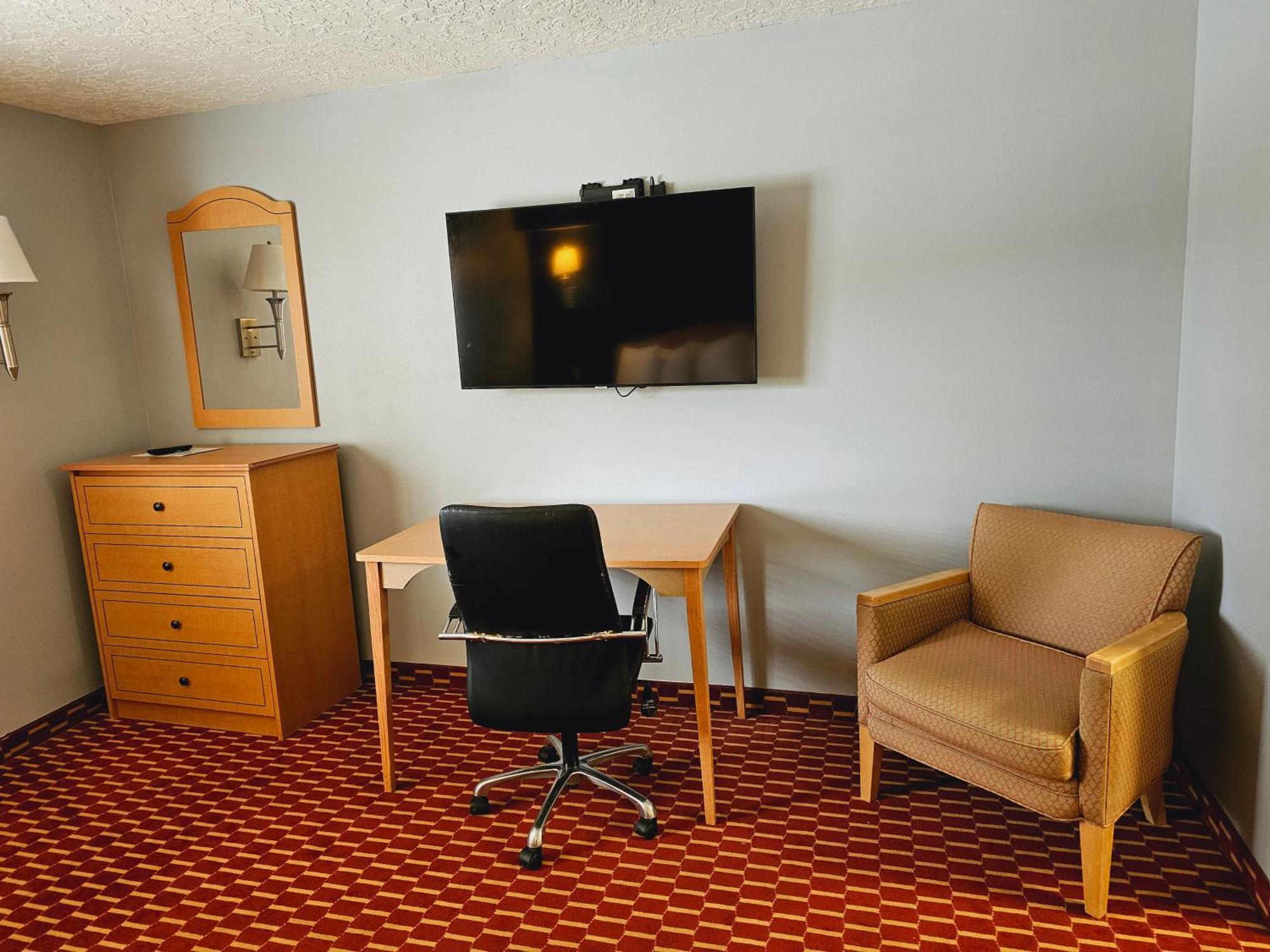 Executive Inn & Suites Extended Stay - ורנל מראה חיצוני תמונה