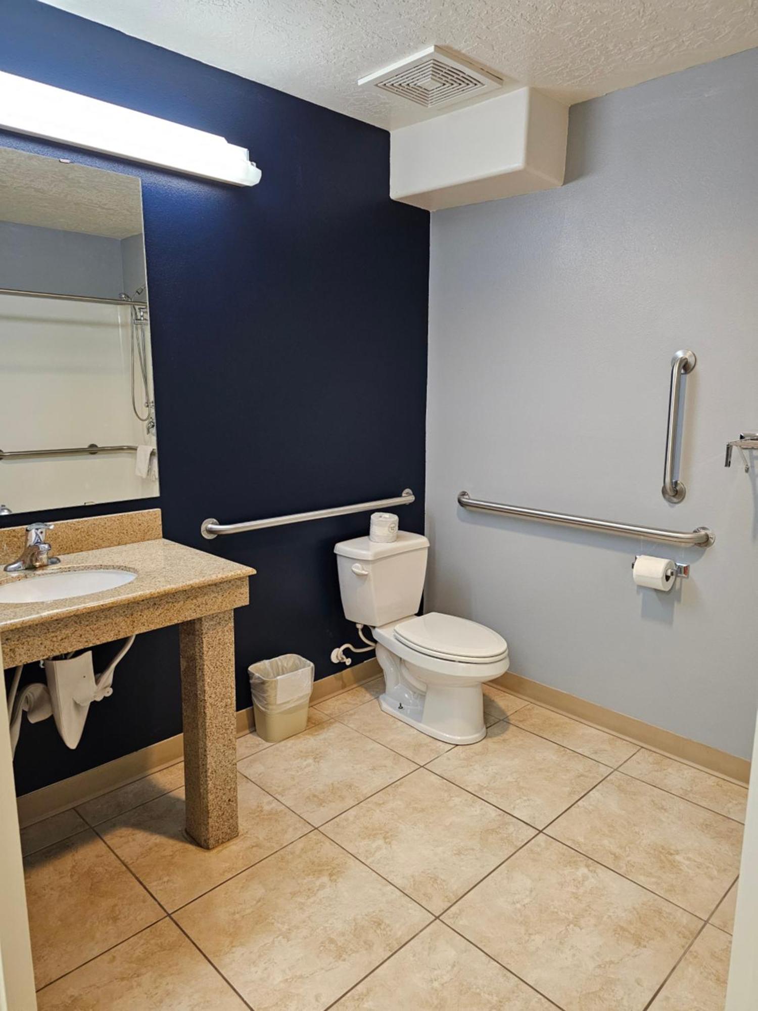 Executive Inn & Suites Extended Stay - ורנל מראה חיצוני תמונה
