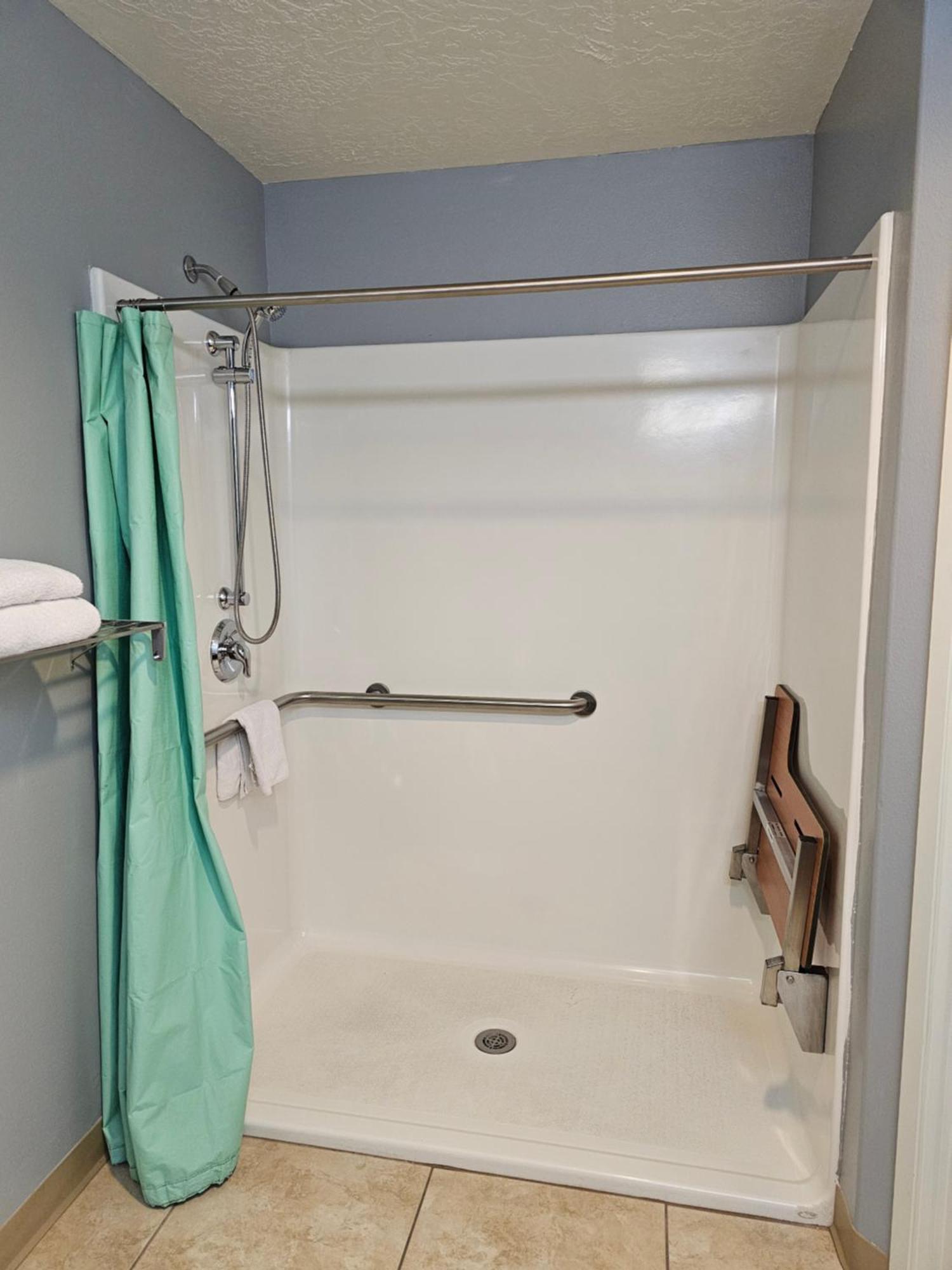 Executive Inn & Suites Extended Stay - ורנל מראה חיצוני תמונה