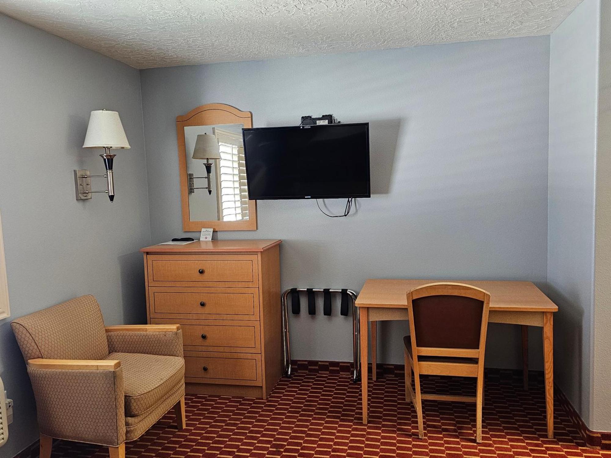 Executive Inn & Suites Extended Stay - ורנל מראה חיצוני תמונה