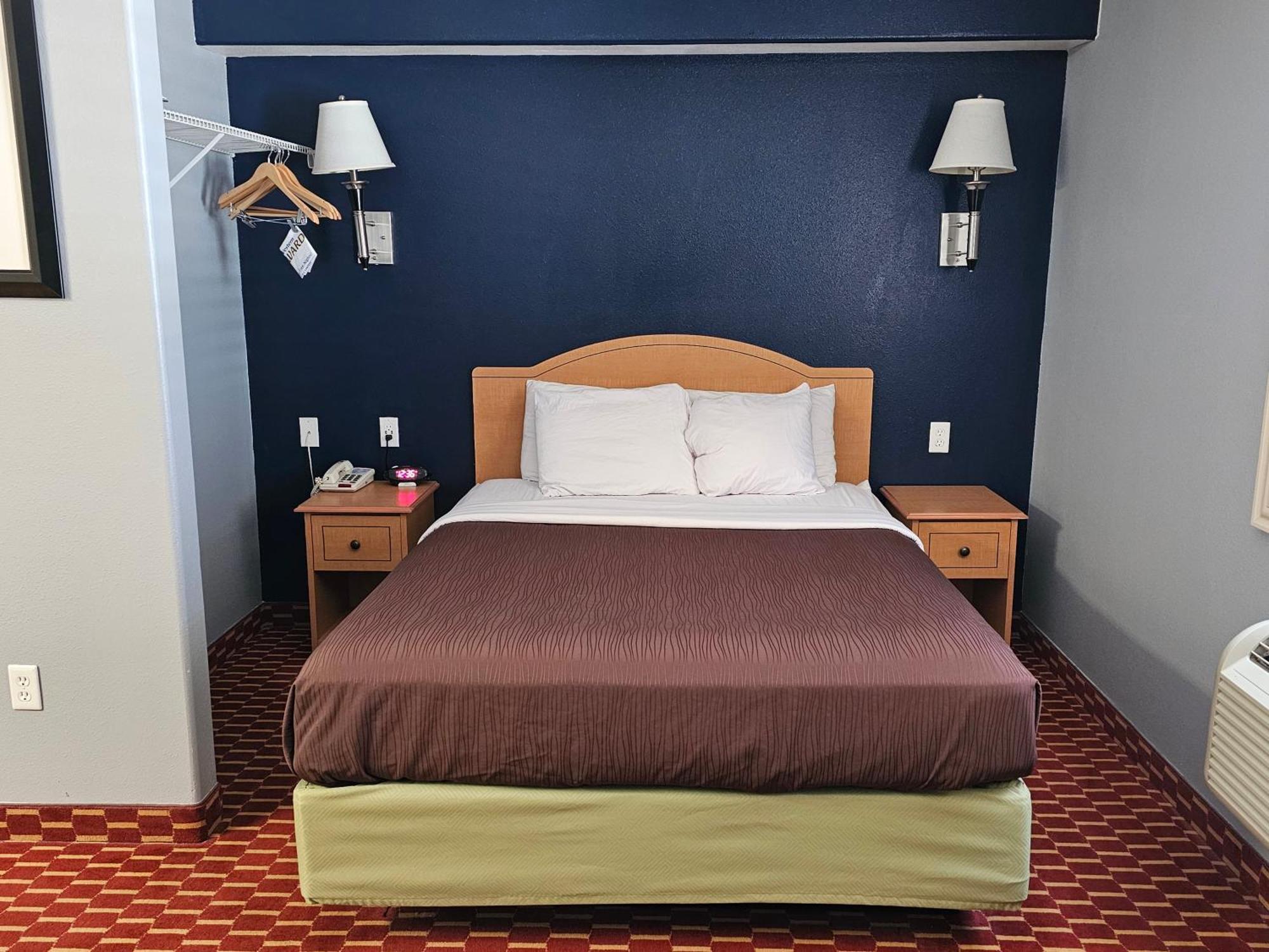 Executive Inn & Suites Extended Stay - ורנל מראה חיצוני תמונה