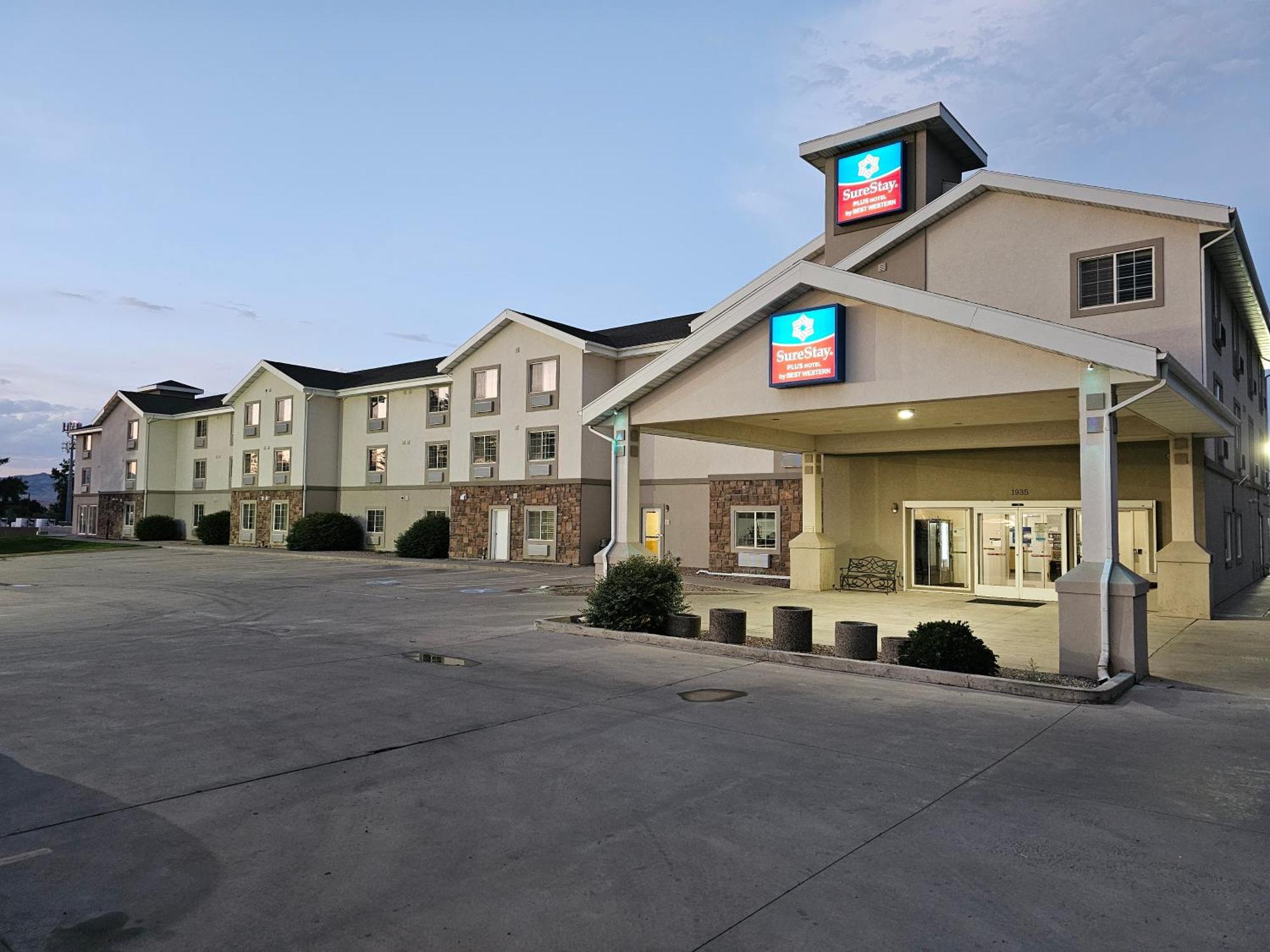 Executive Inn & Suites Extended Stay - ורנל מראה חיצוני תמונה