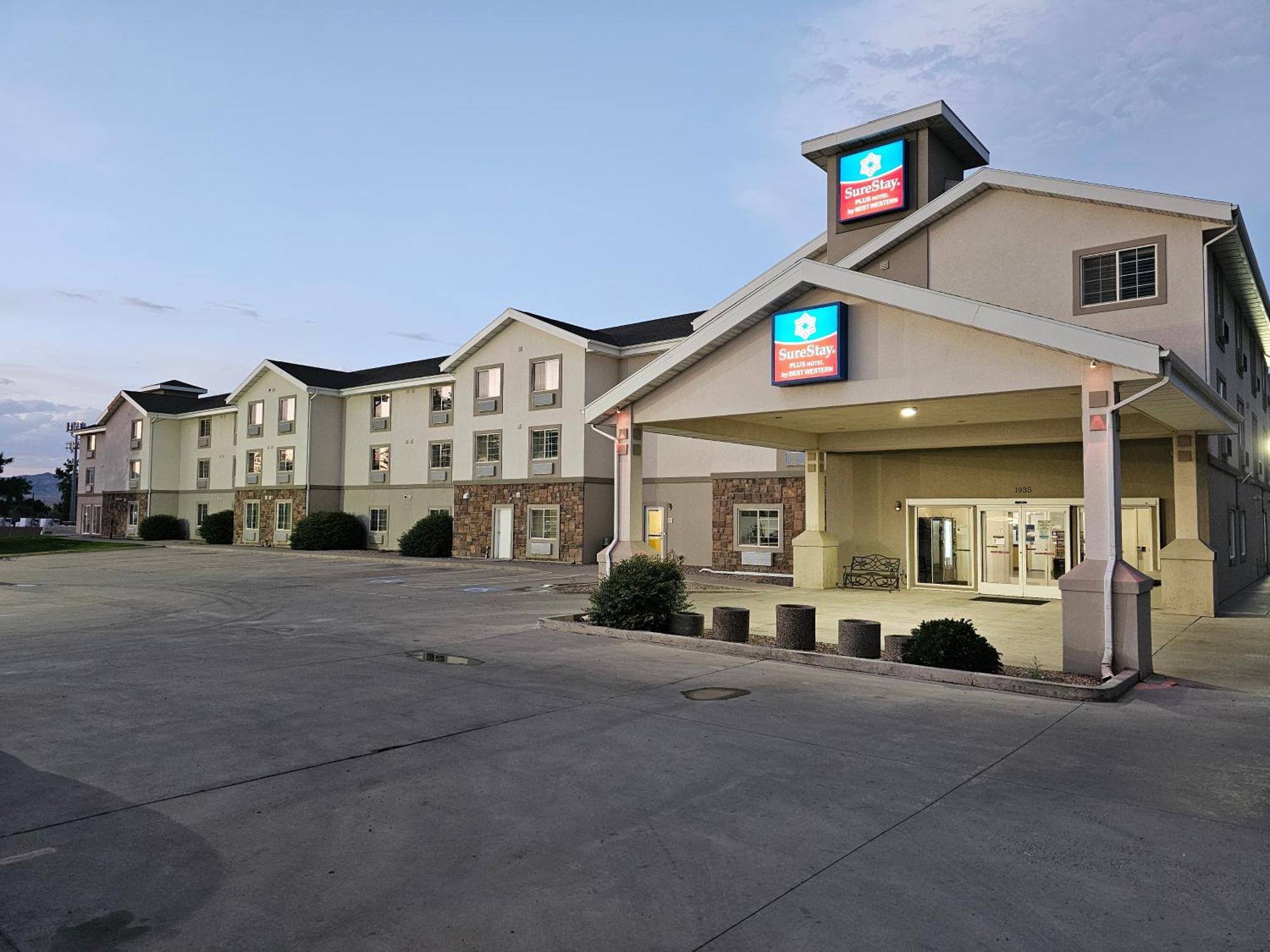 Executive Inn & Suites Extended Stay - ורנל מראה חיצוני תמונה