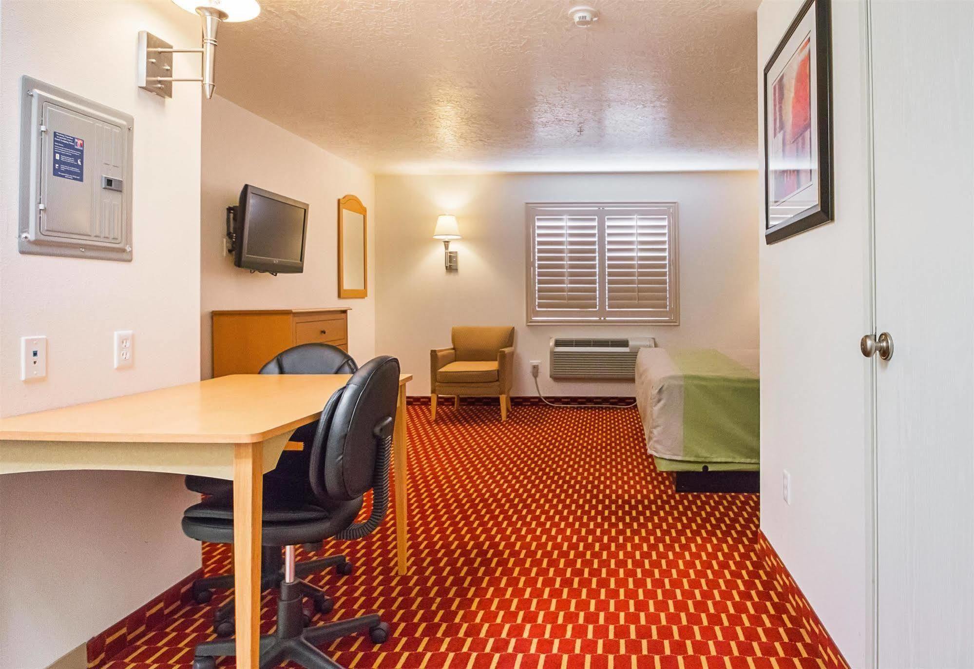 Executive Inn & Suites Extended Stay - ורנל חדר תמונה