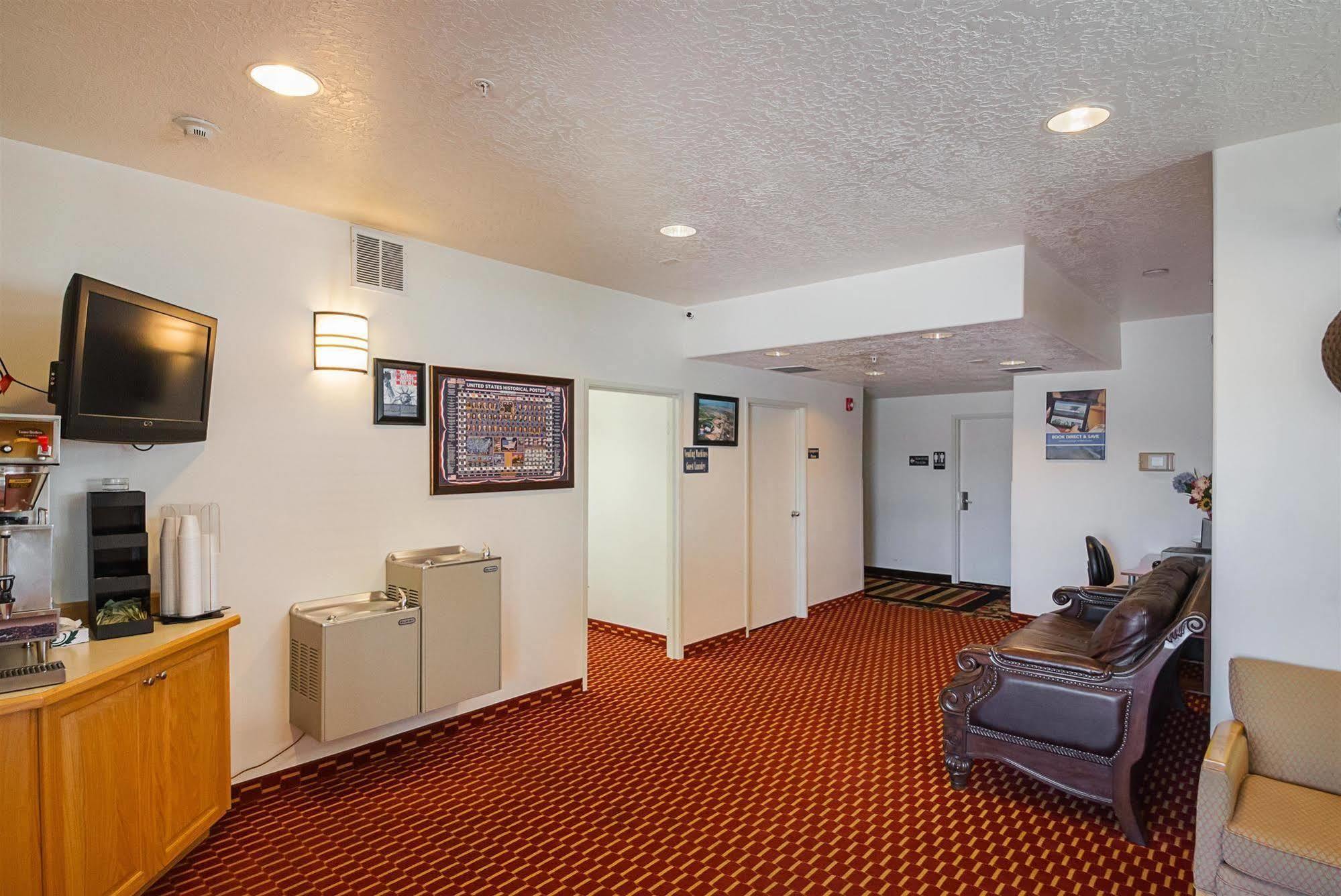 Executive Inn & Suites Extended Stay - ורנל מראה פנימי תמונה