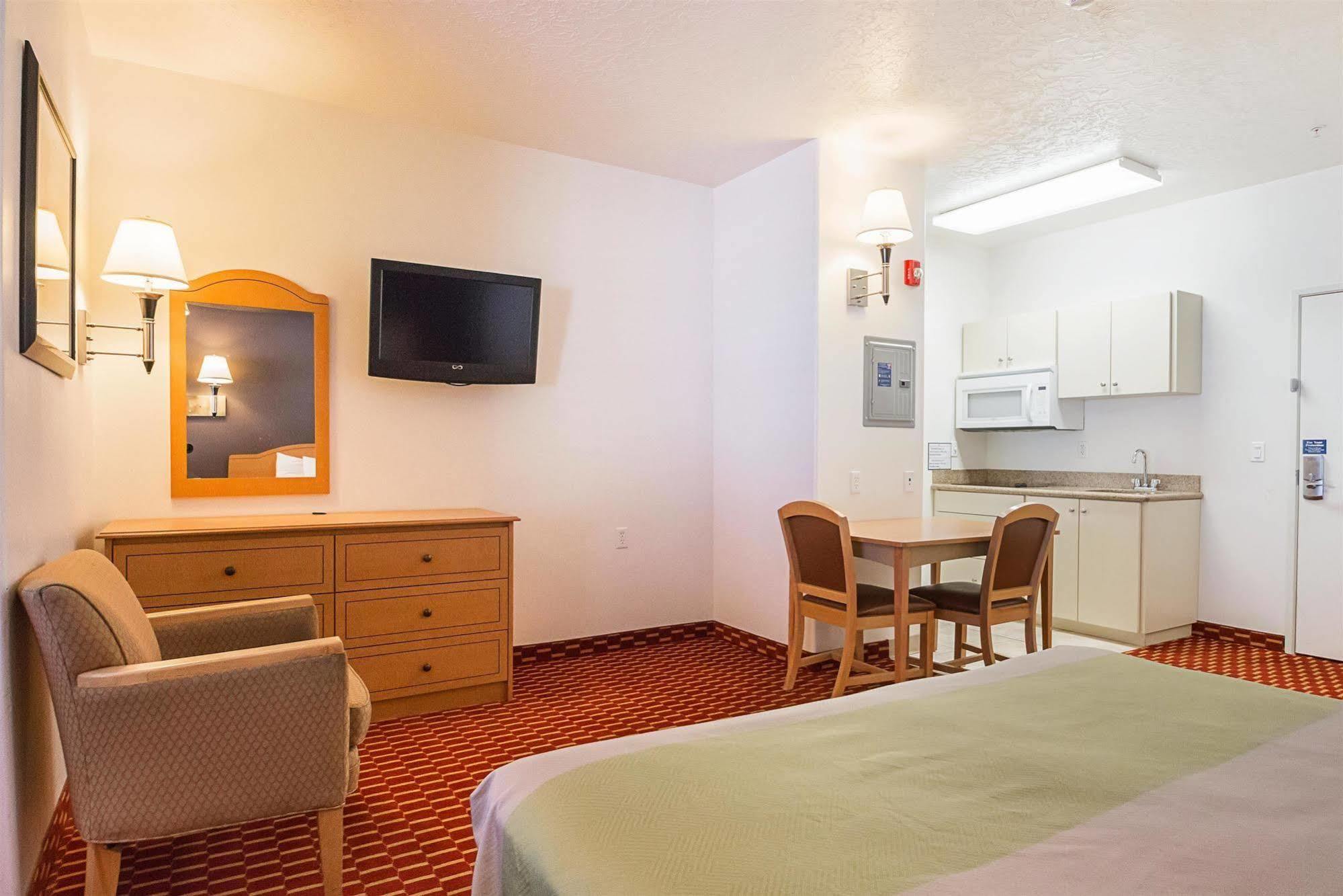 Executive Inn & Suites Extended Stay - ורנל חדר תמונה