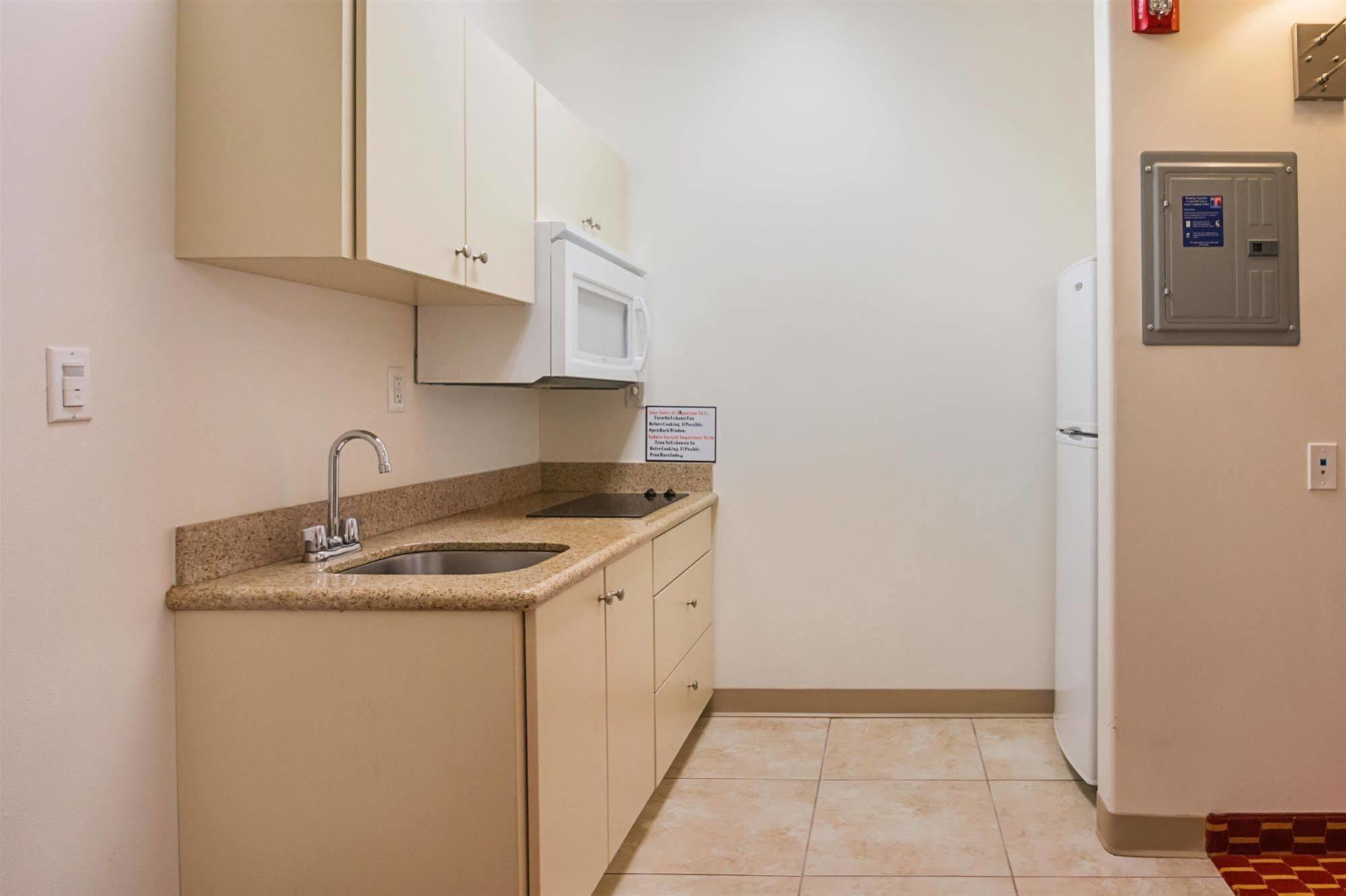 Executive Inn & Suites Extended Stay - ורנל חדר תמונה
