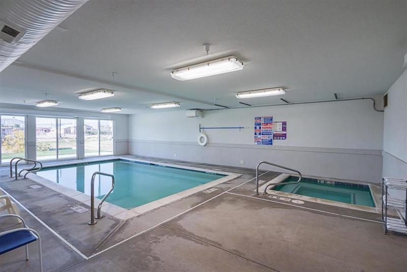 Executive Inn & Suites Extended Stay - ורנל מראה חיצוני תמונה